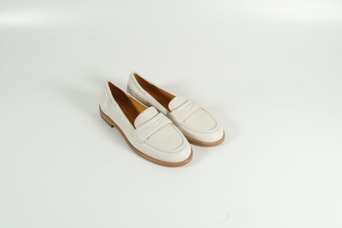 White low shoe