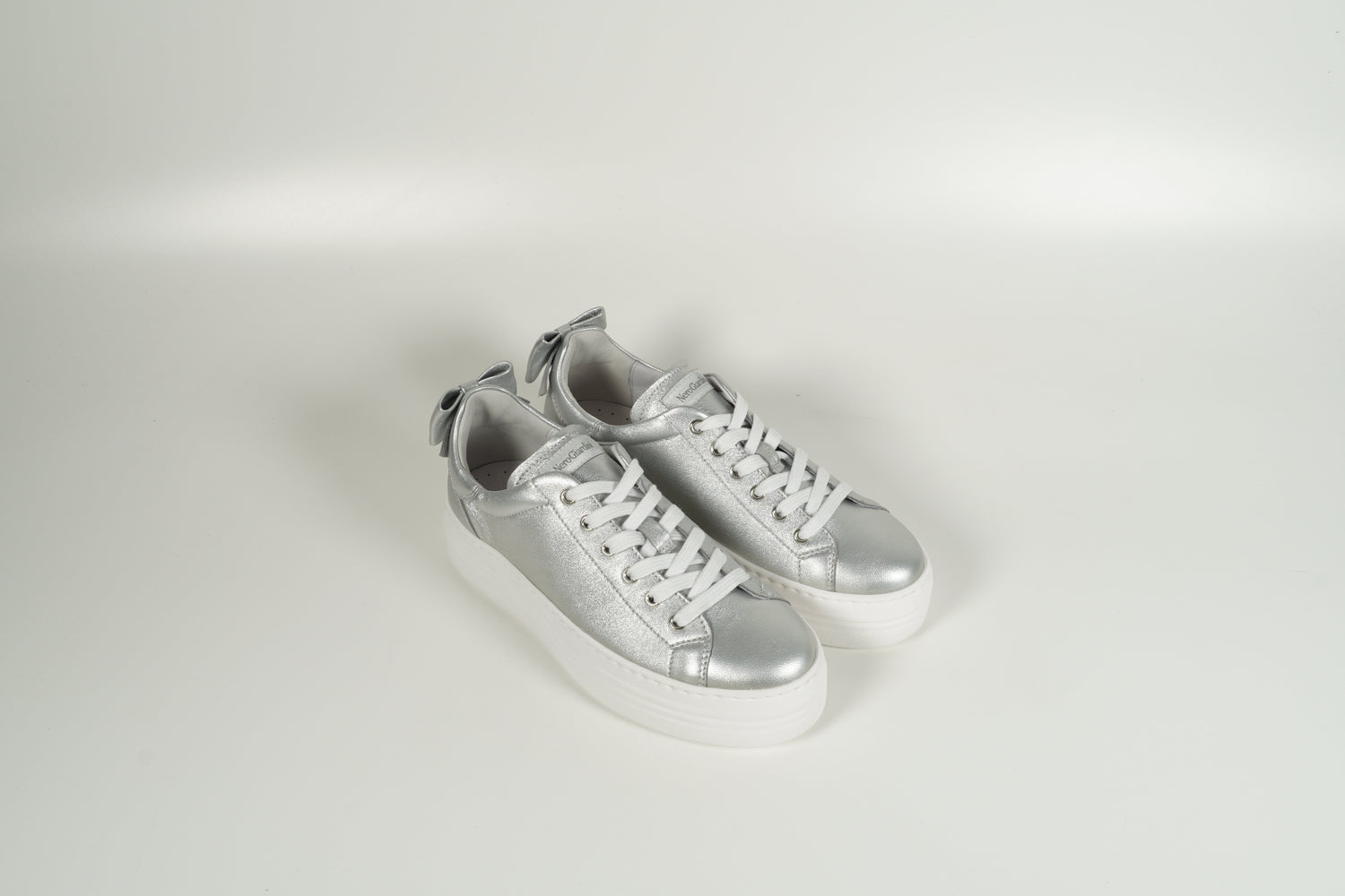 Sneaker Silber