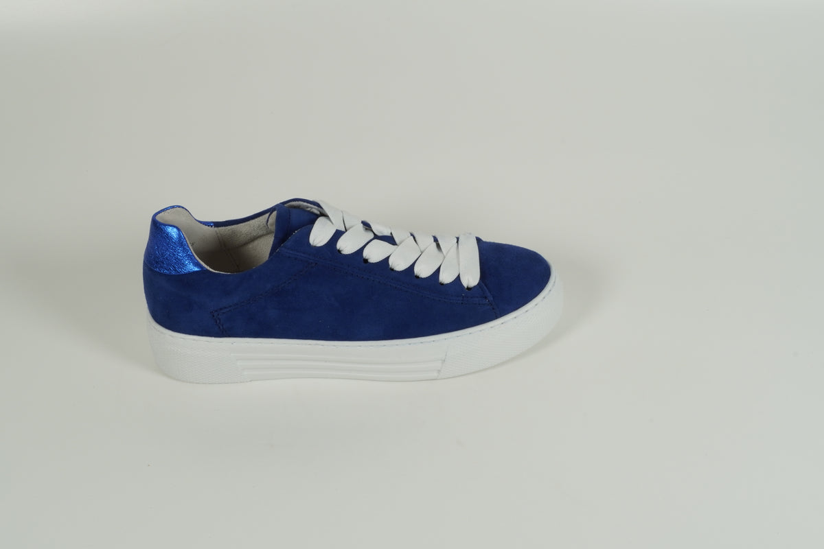 Baskets bleues