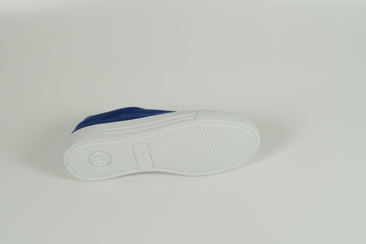 Baskets bleues