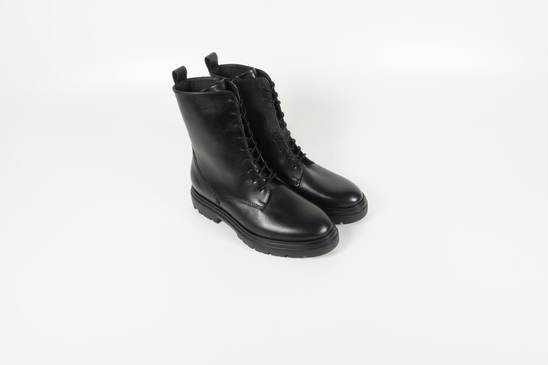 Schnürschuh Schwarz