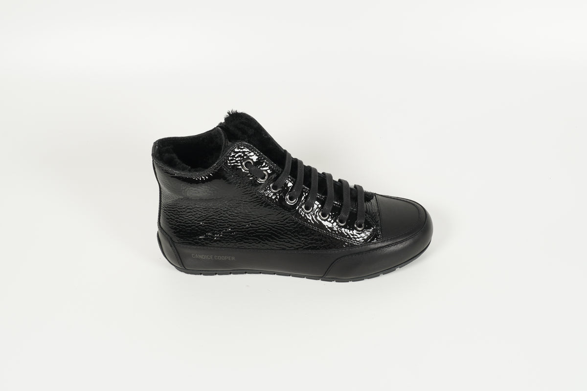 Lace-up shoe lined black