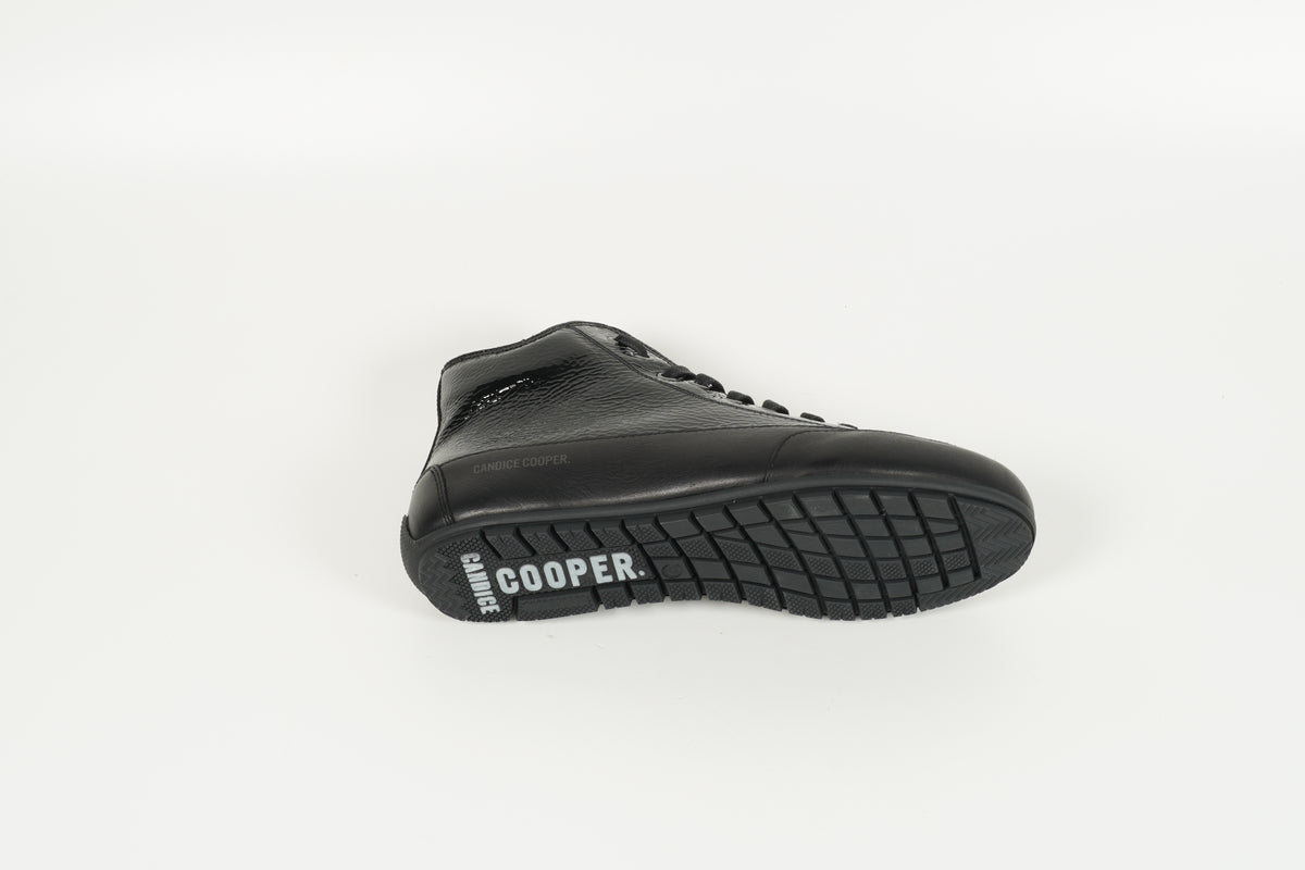 Lace-up shoe lined black