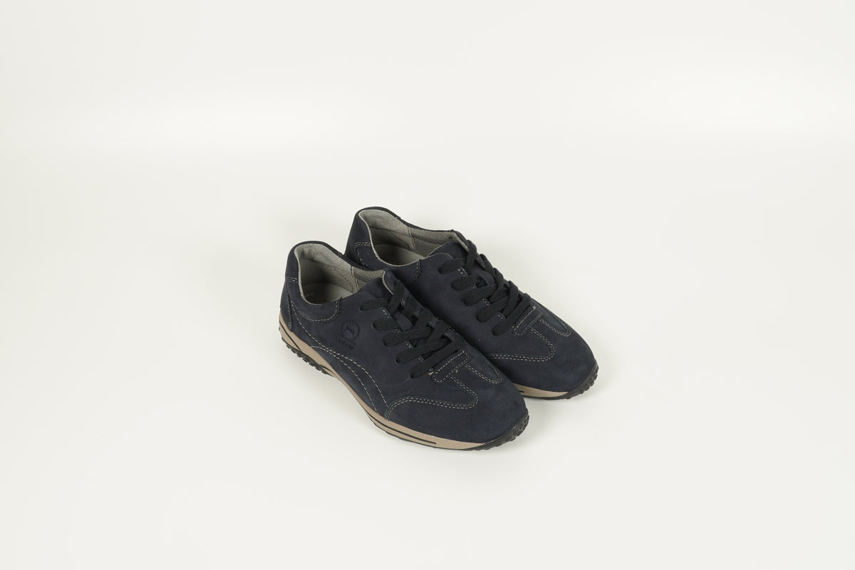 Baskets bleues