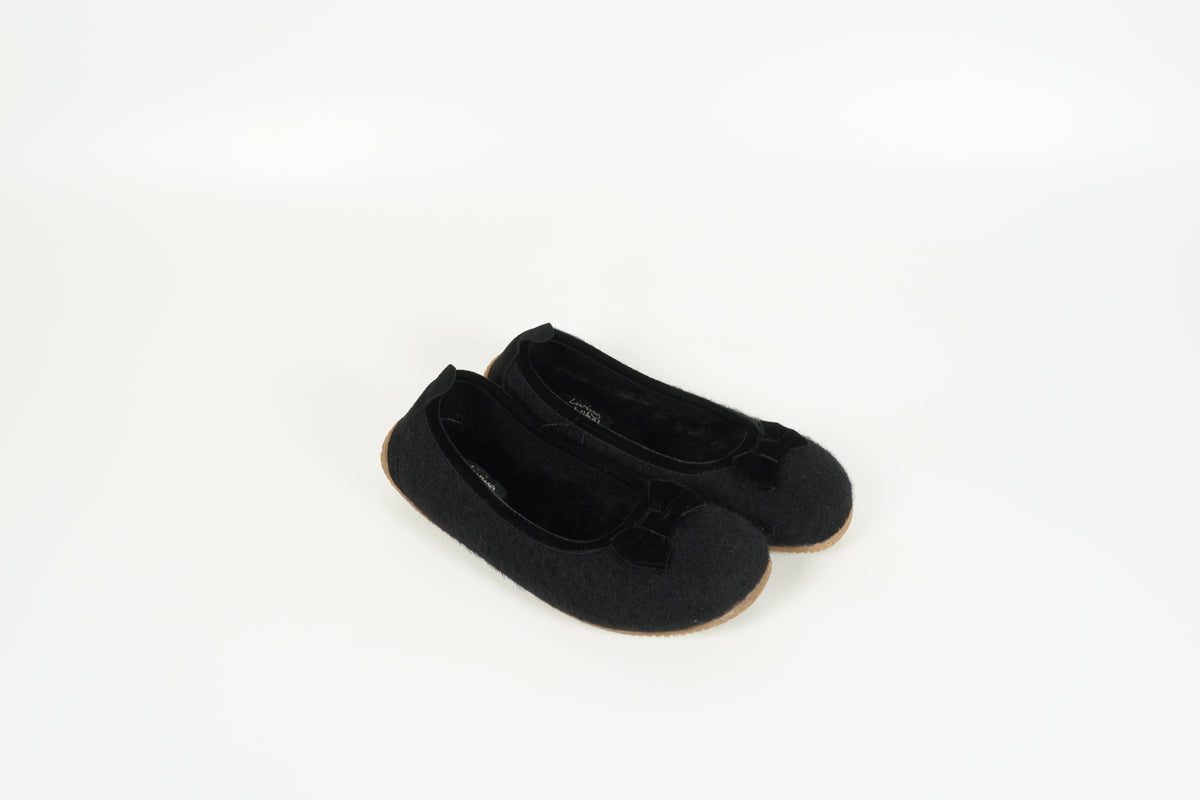 Black slippers