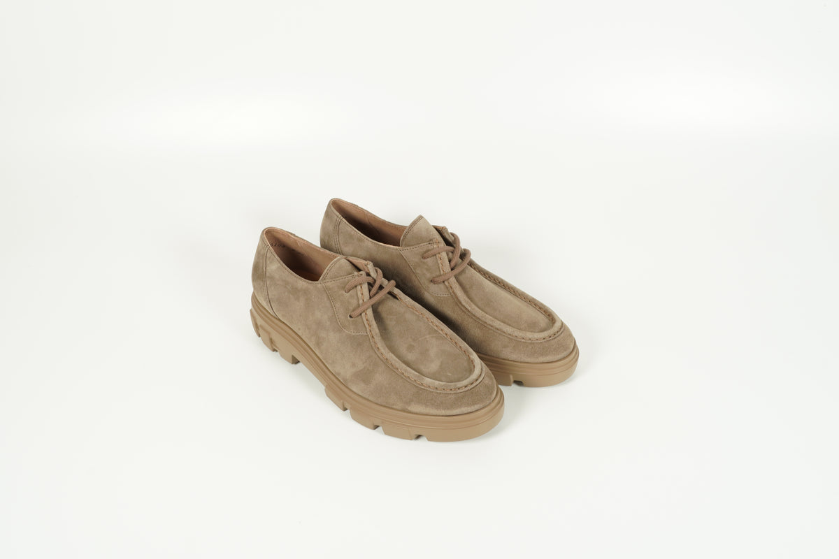 lace-up shoe beige