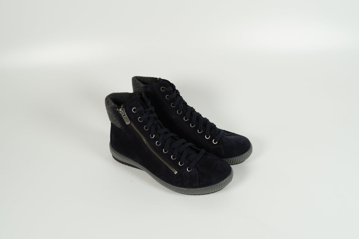 Boot lined blue