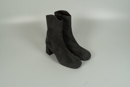 ankle boots gray