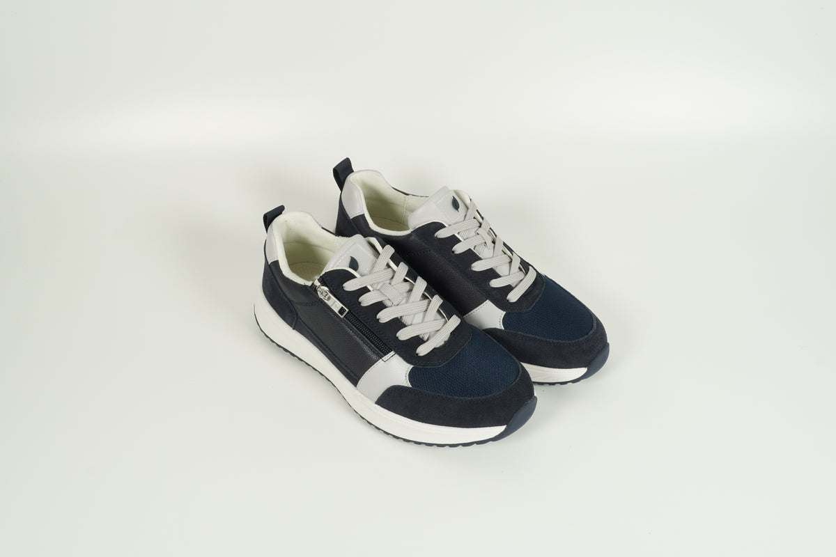 Baskets bleues