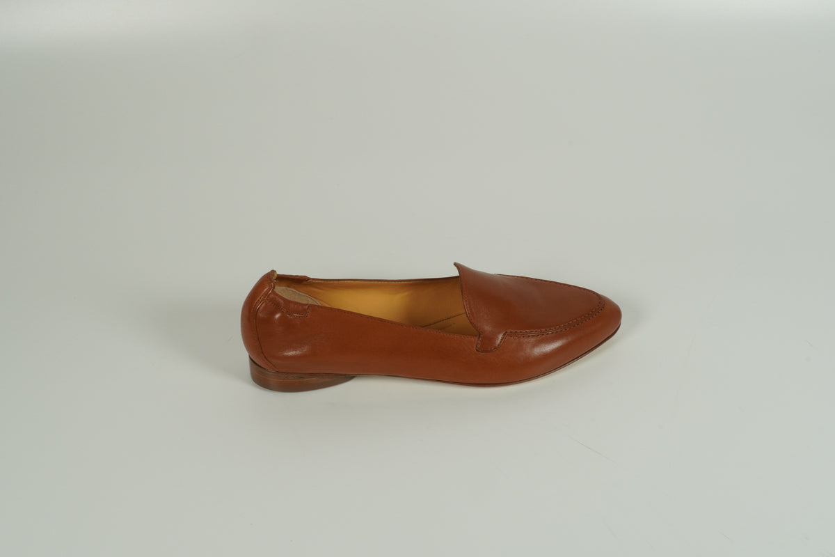 brown low shoe