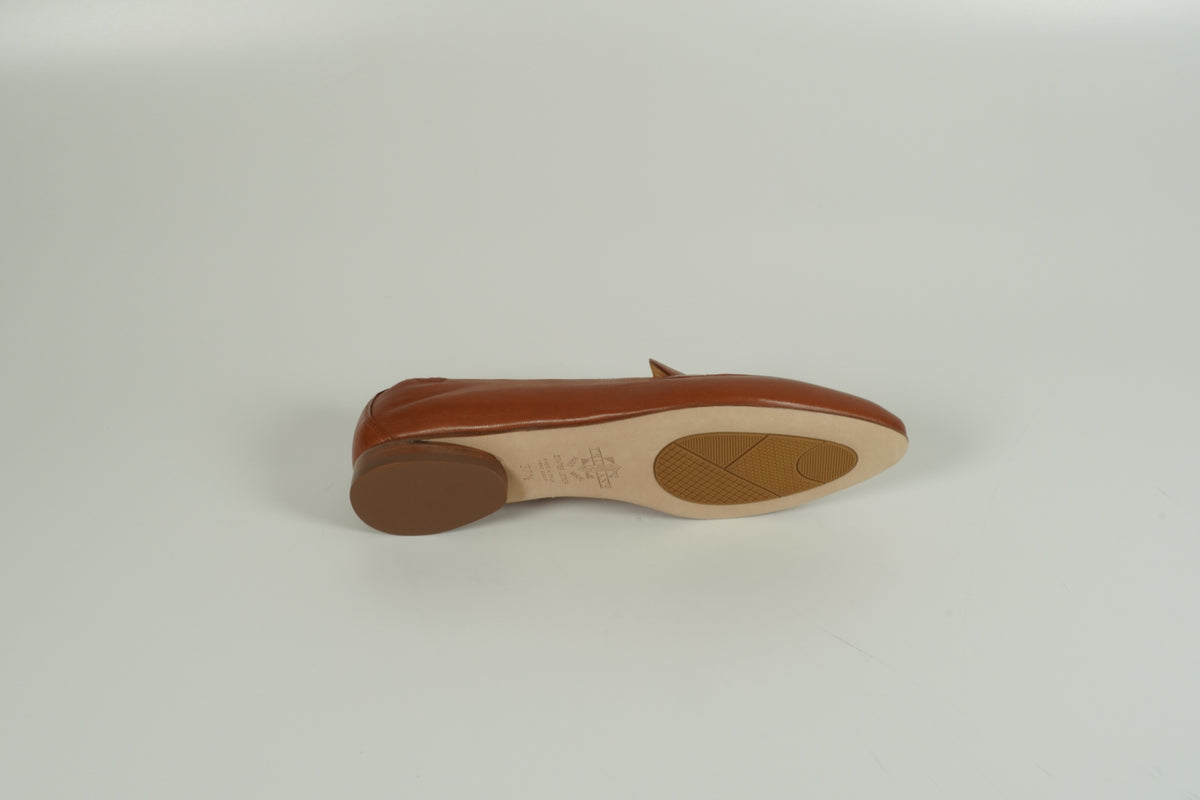brown low shoe