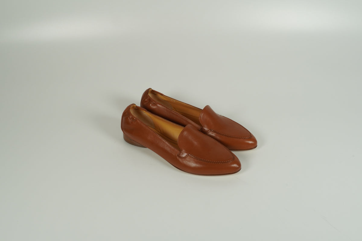 brown low shoe