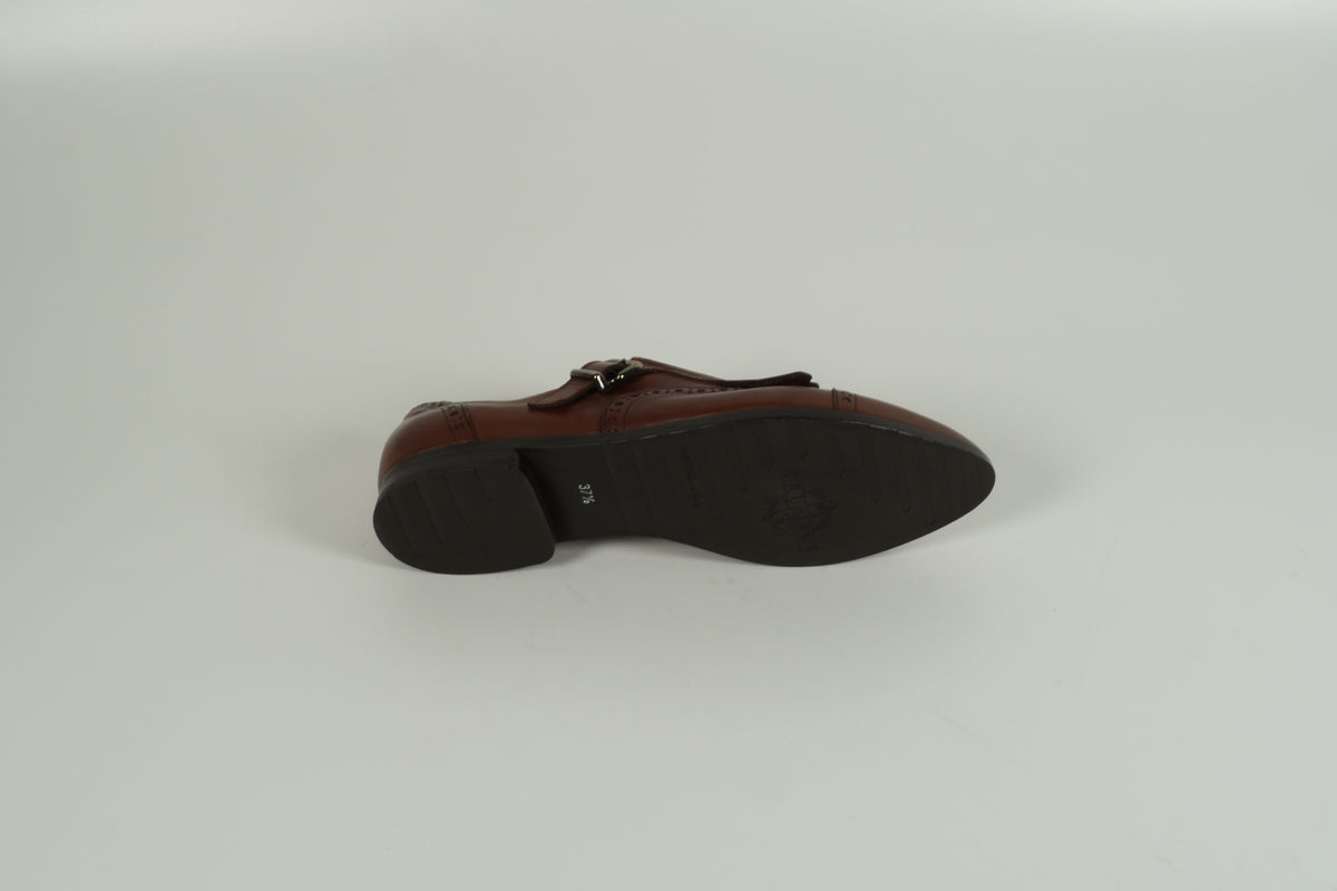 brown low shoe