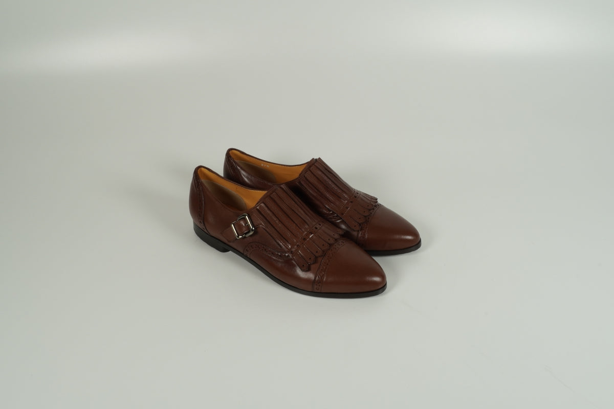 brown low shoe