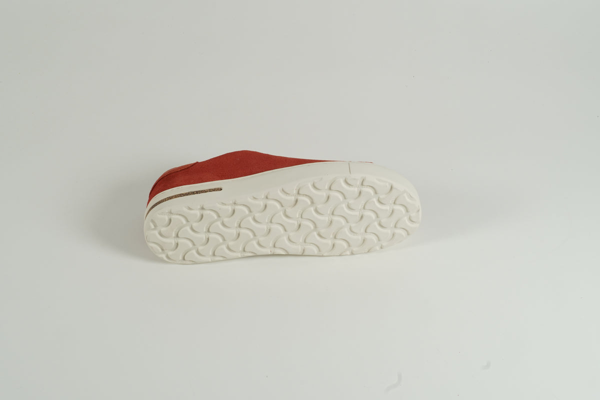 Baskets rouges