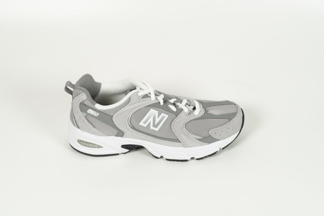 Sneaker Grau 530