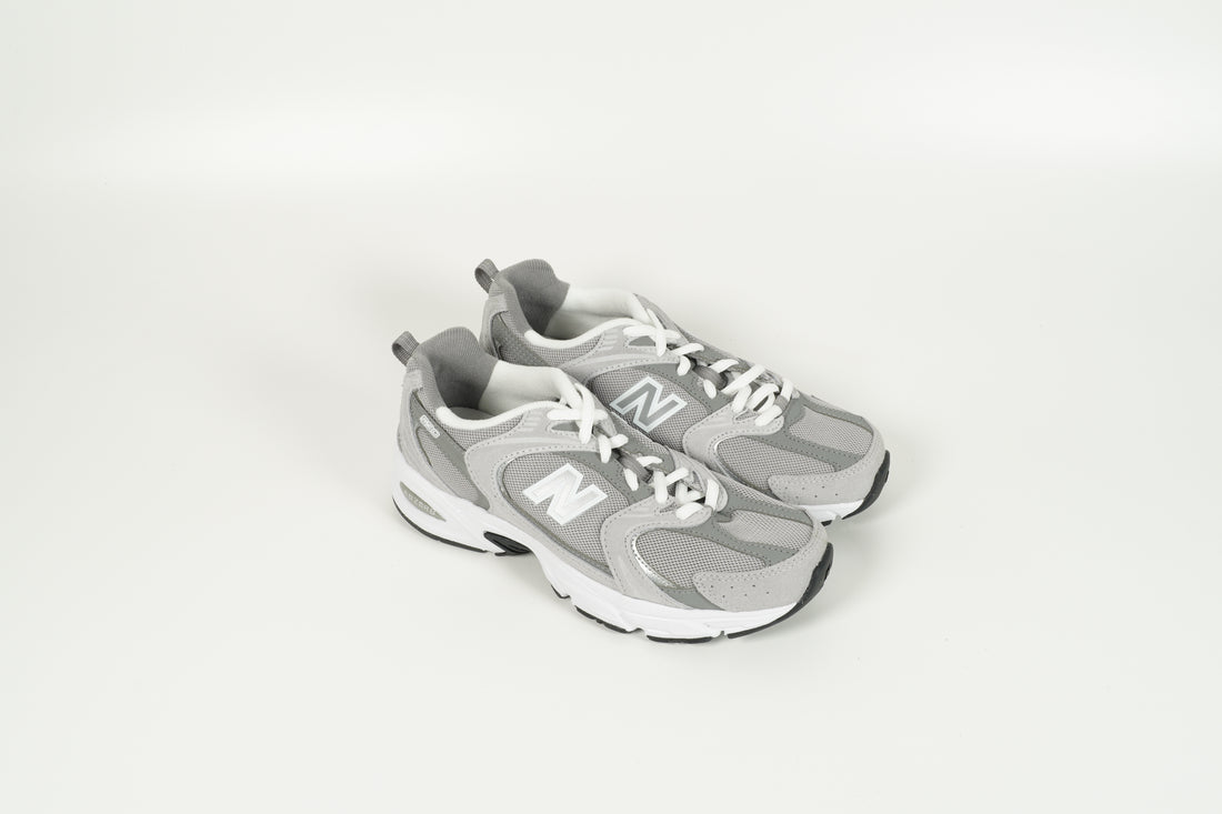 Sneaker Grau 530
