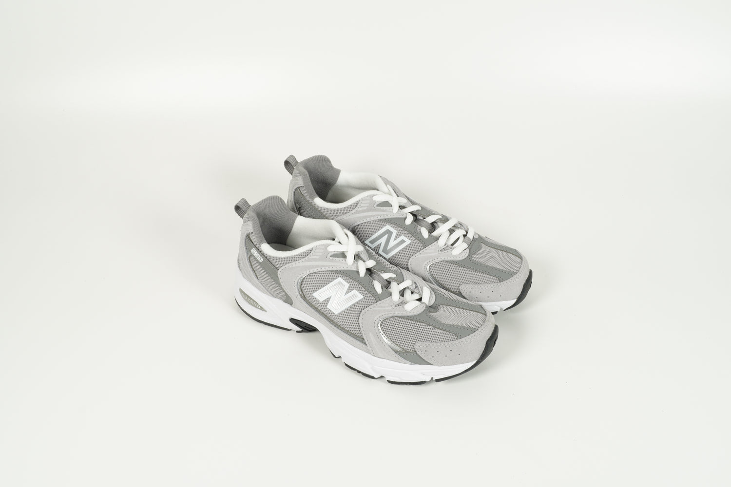 Sneaker Grau 530