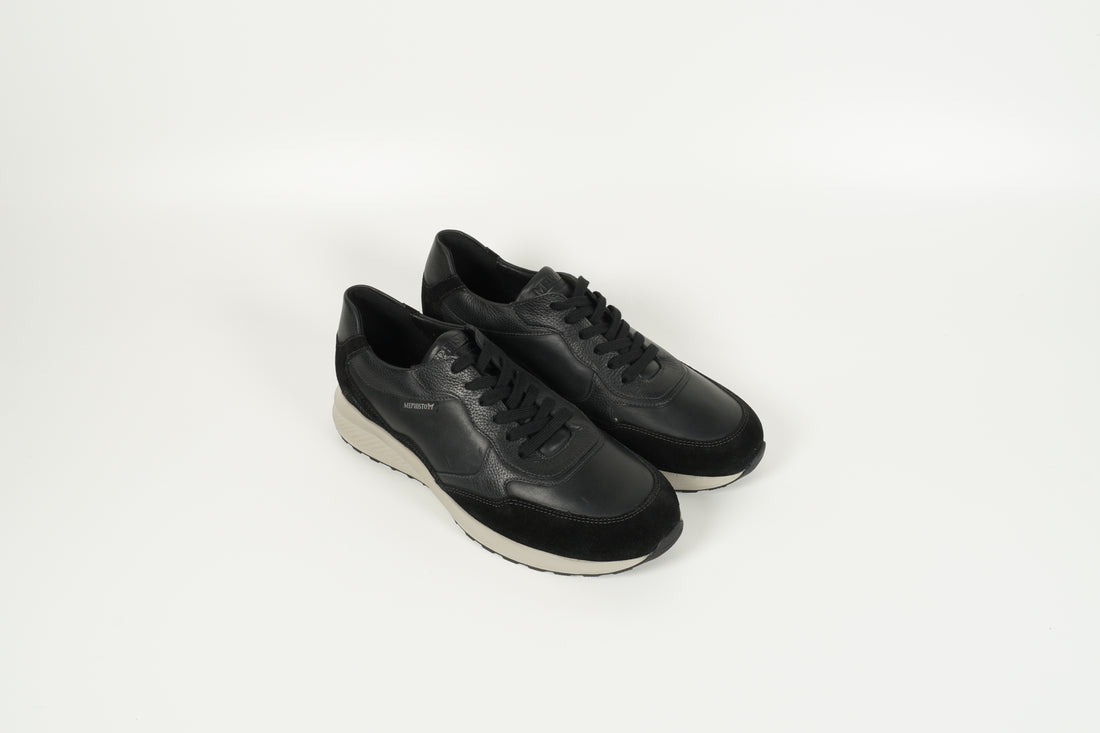 Sneaker Schwarz
