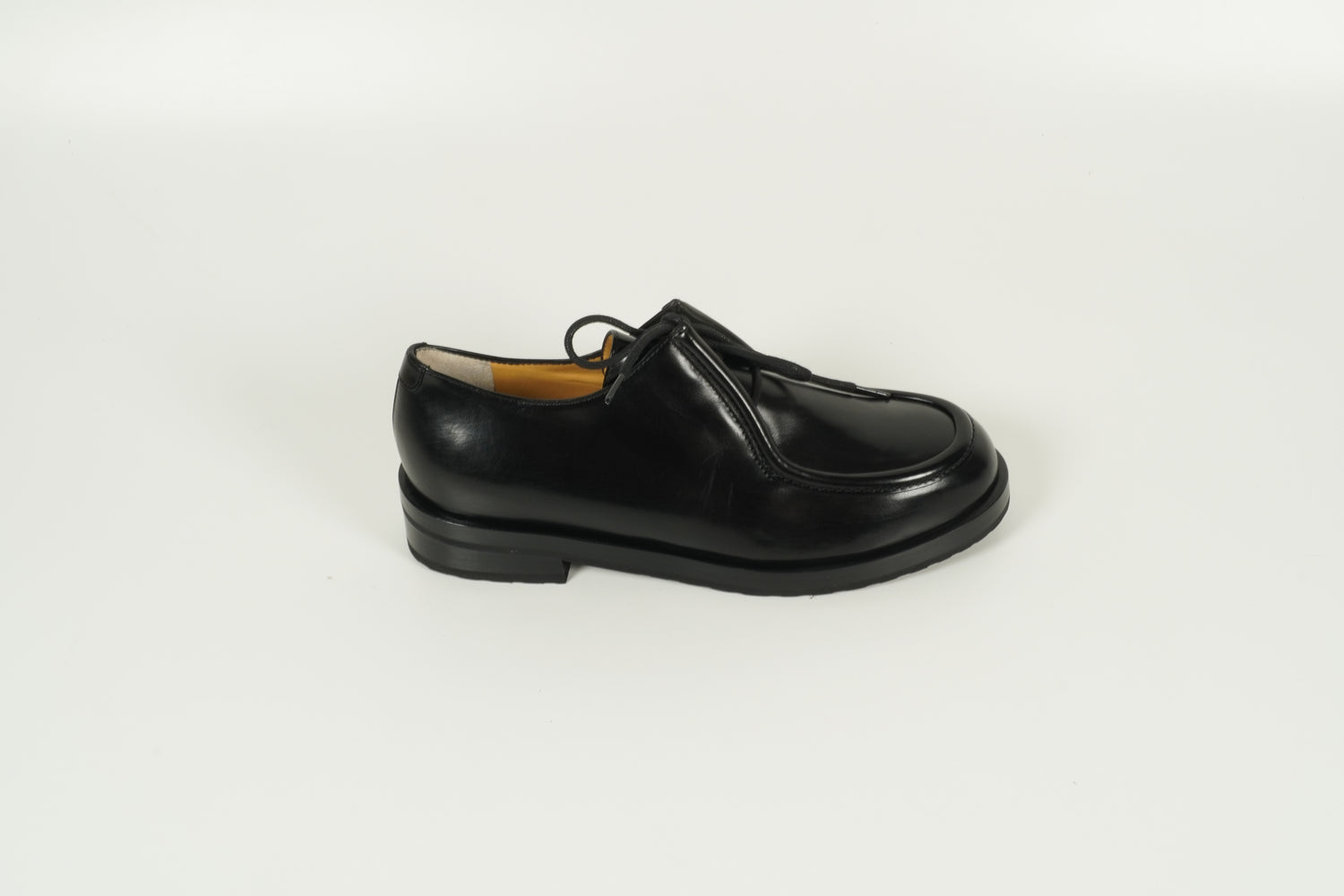 Schnürschuh Schwarz