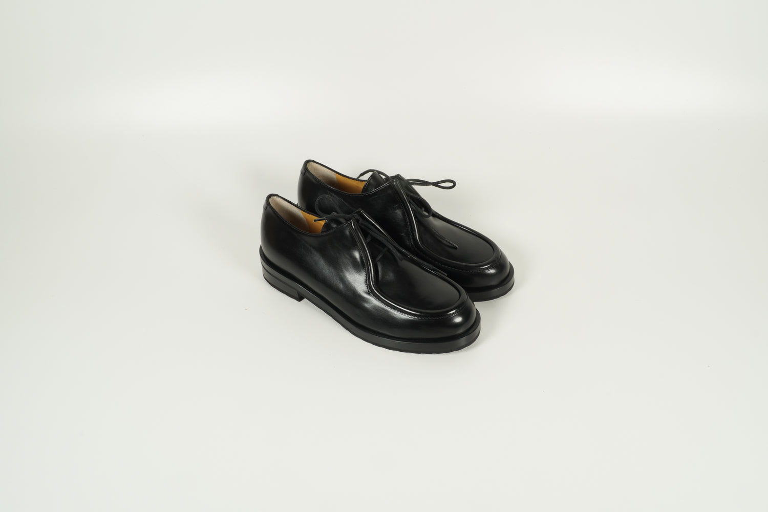 Schnürschuh Schwarz