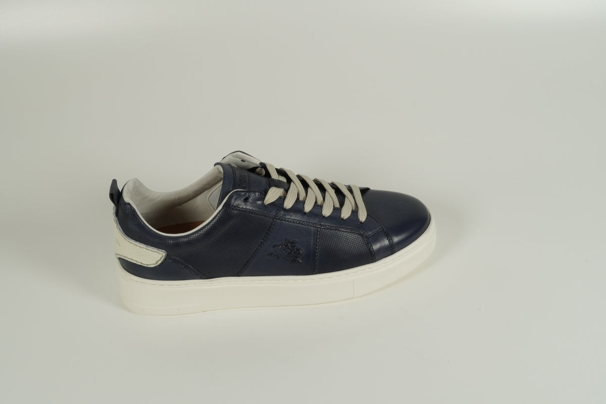Baskets bleues