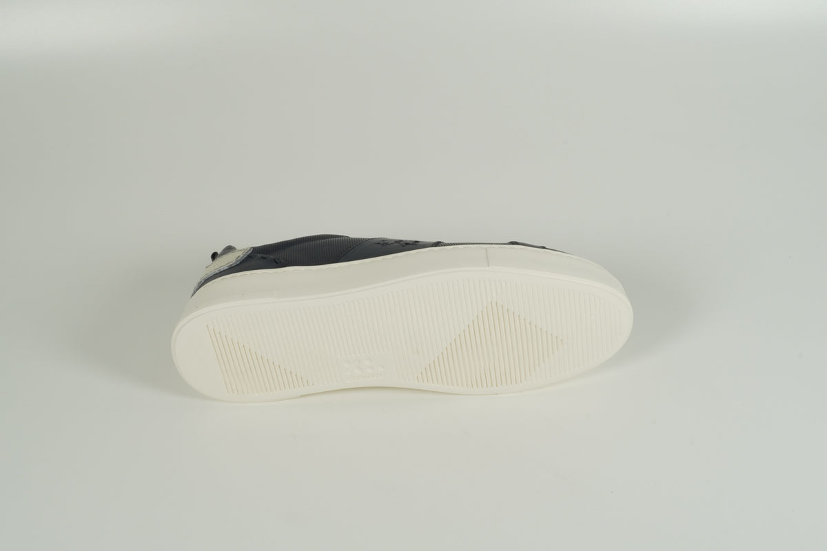 Baskets bleues