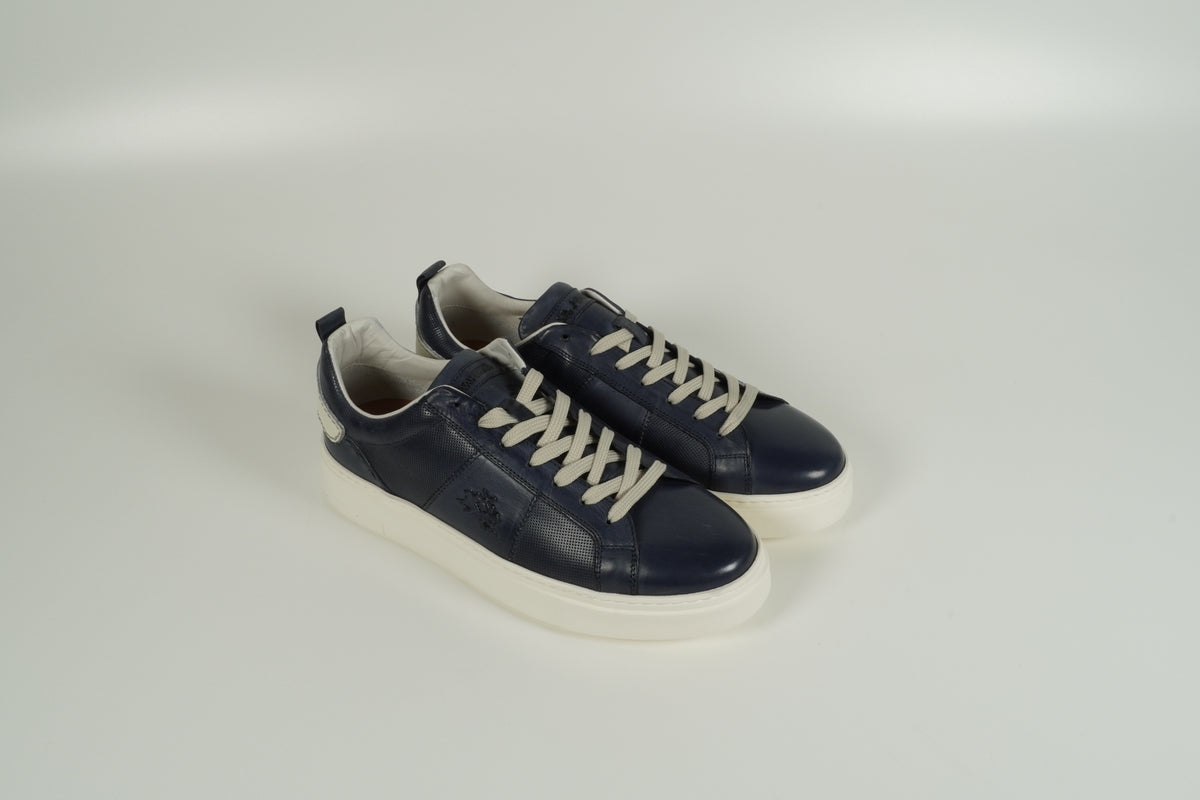 Baskets bleues
