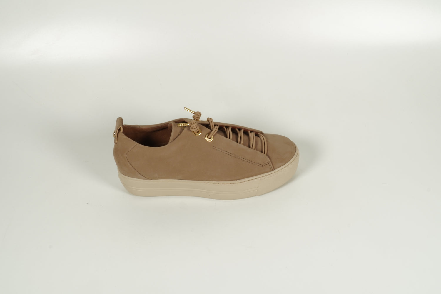 Baskets beiges