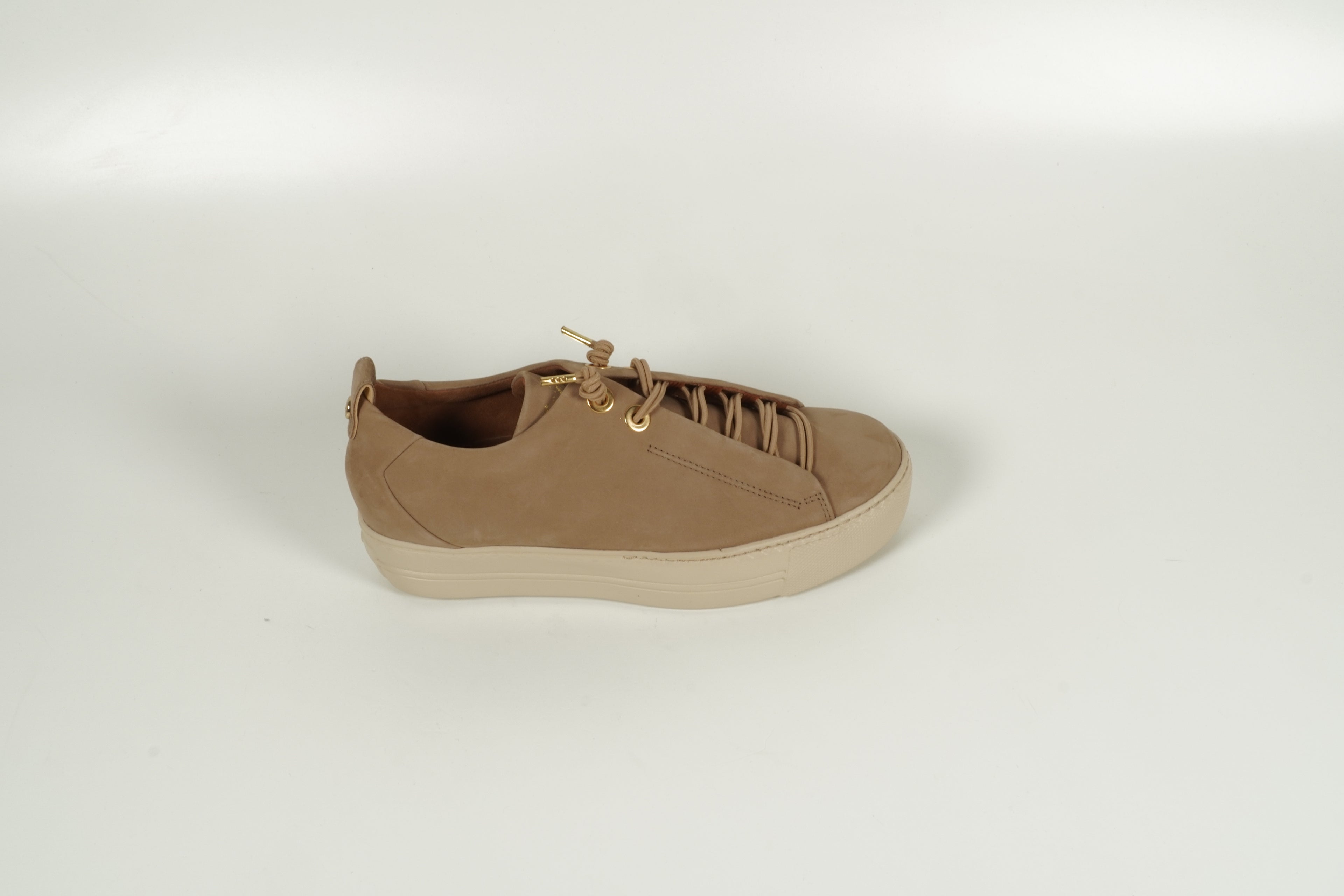 Baskets beiges