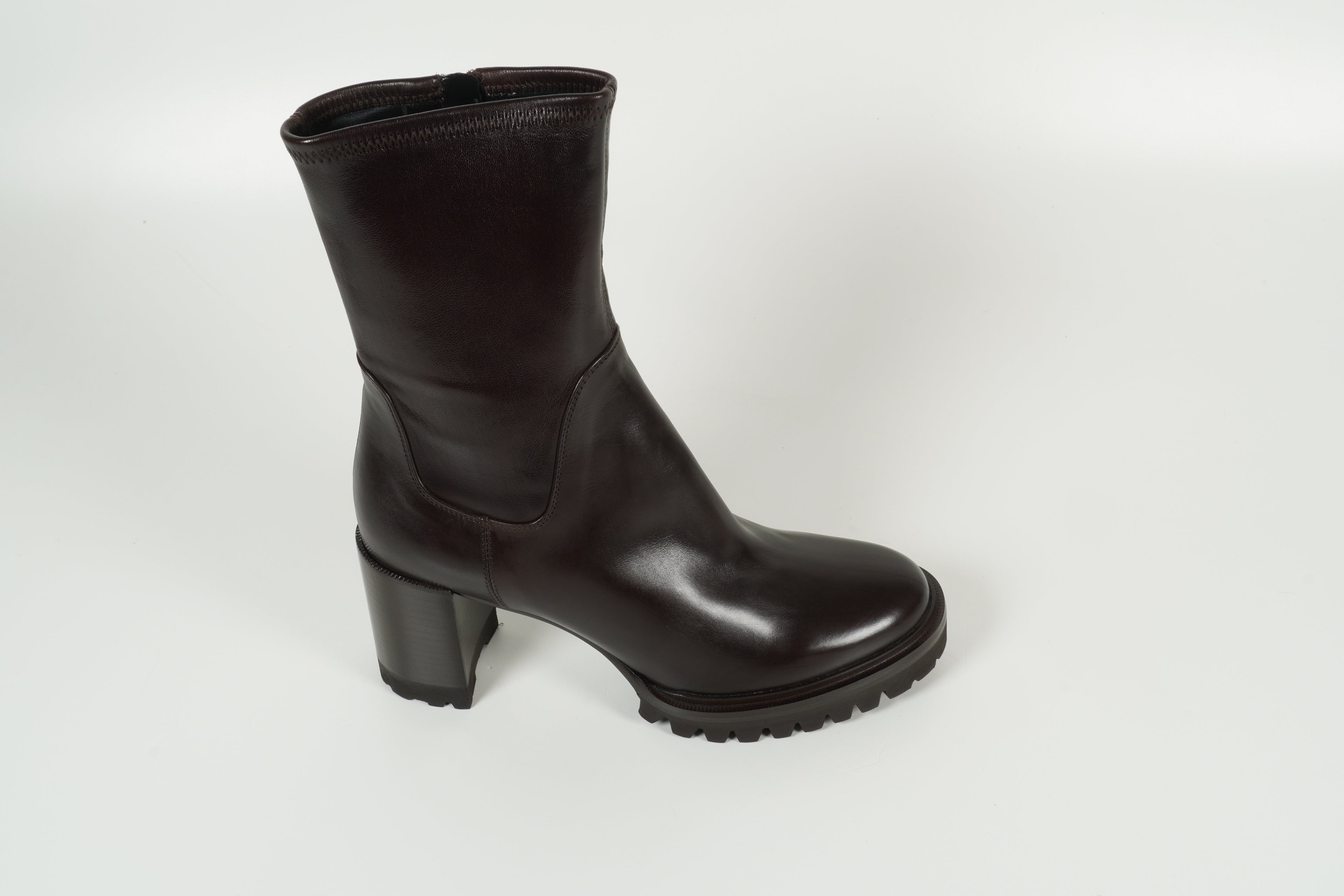 4053 Cuir d&
