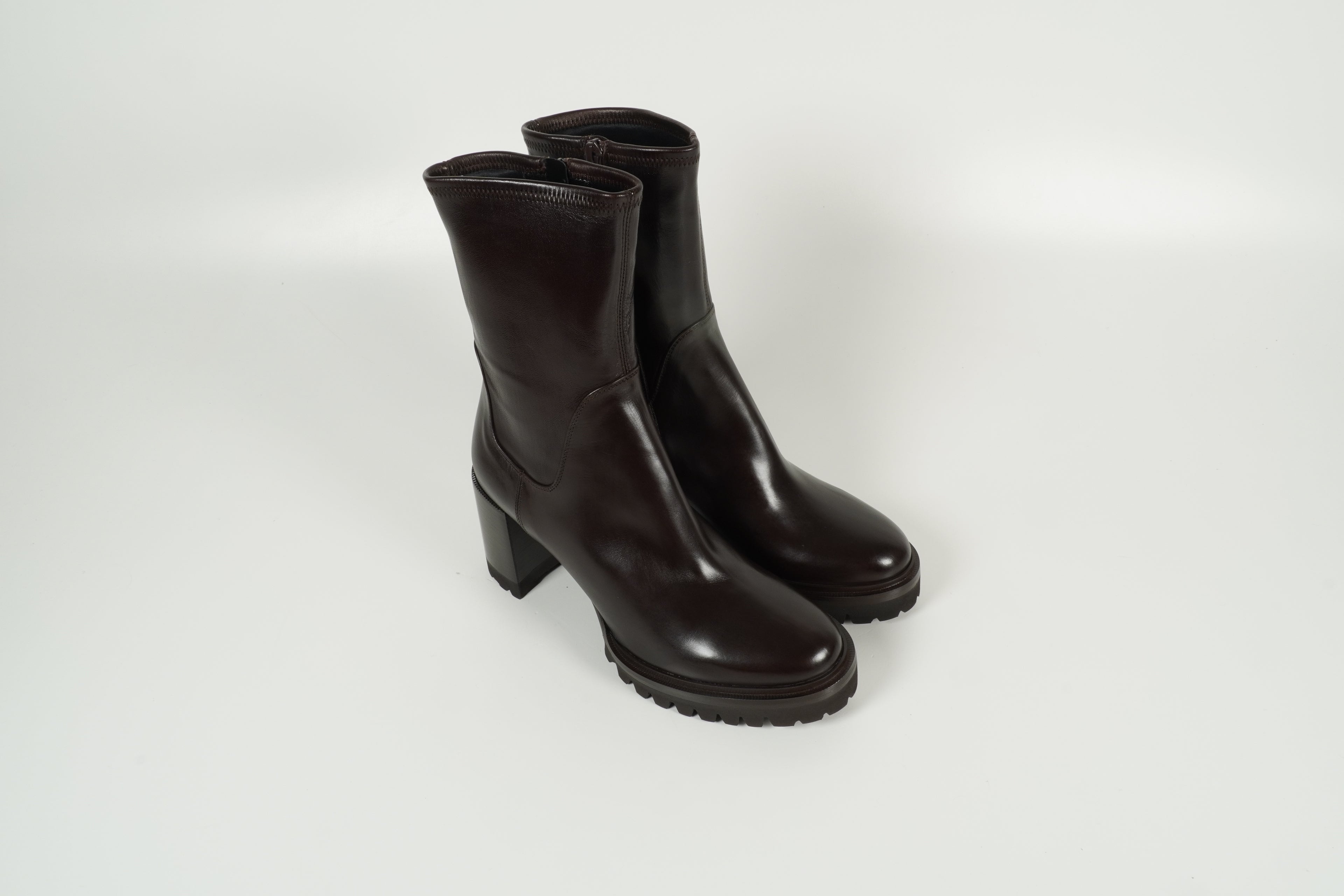 4053 Cuir d&