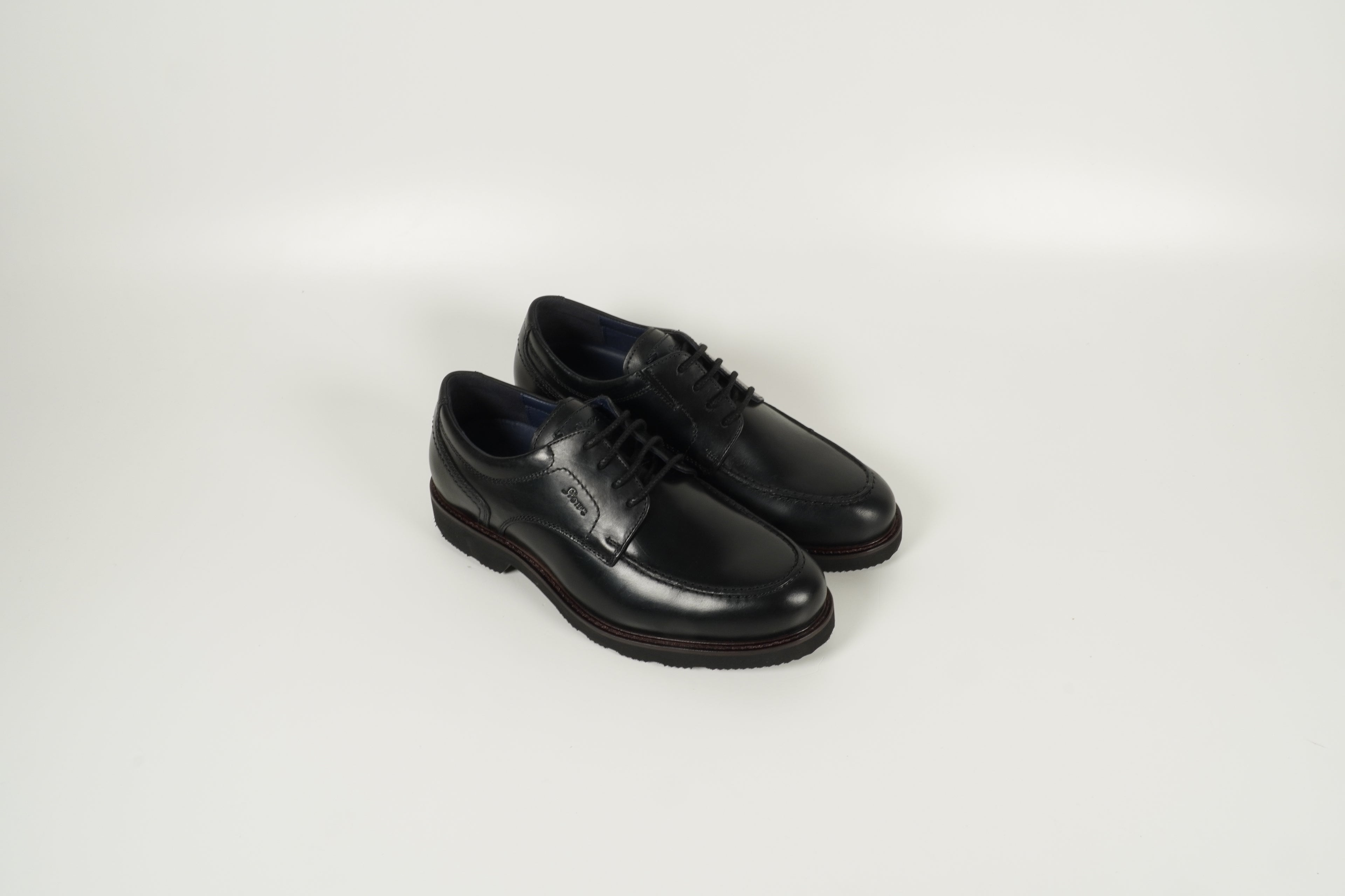 Schnürschuh Schwarz