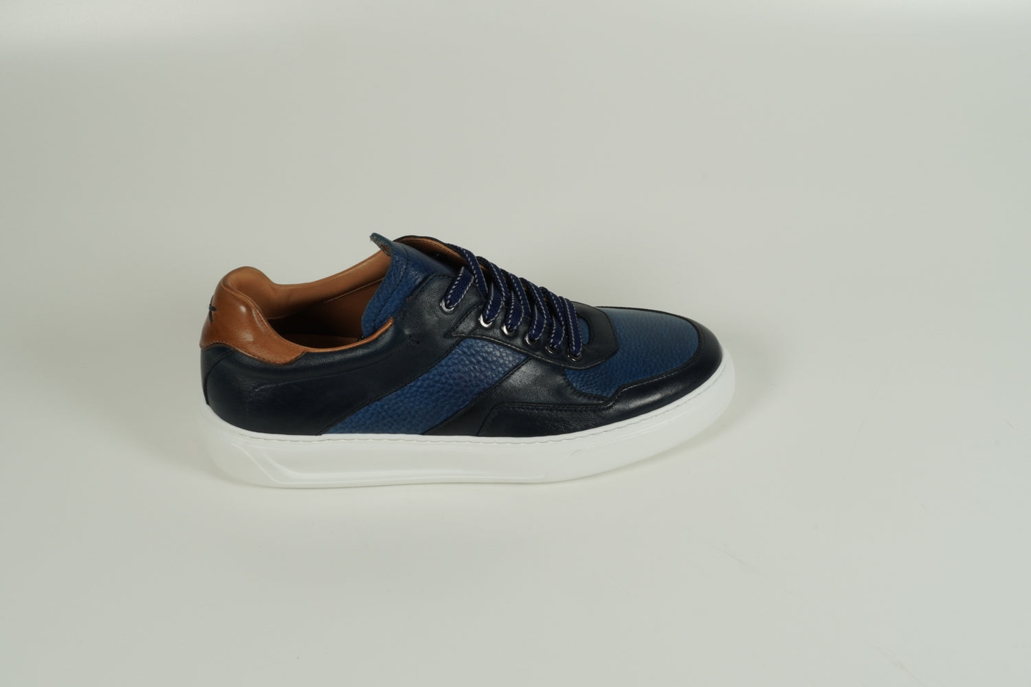 Sneaker Blau