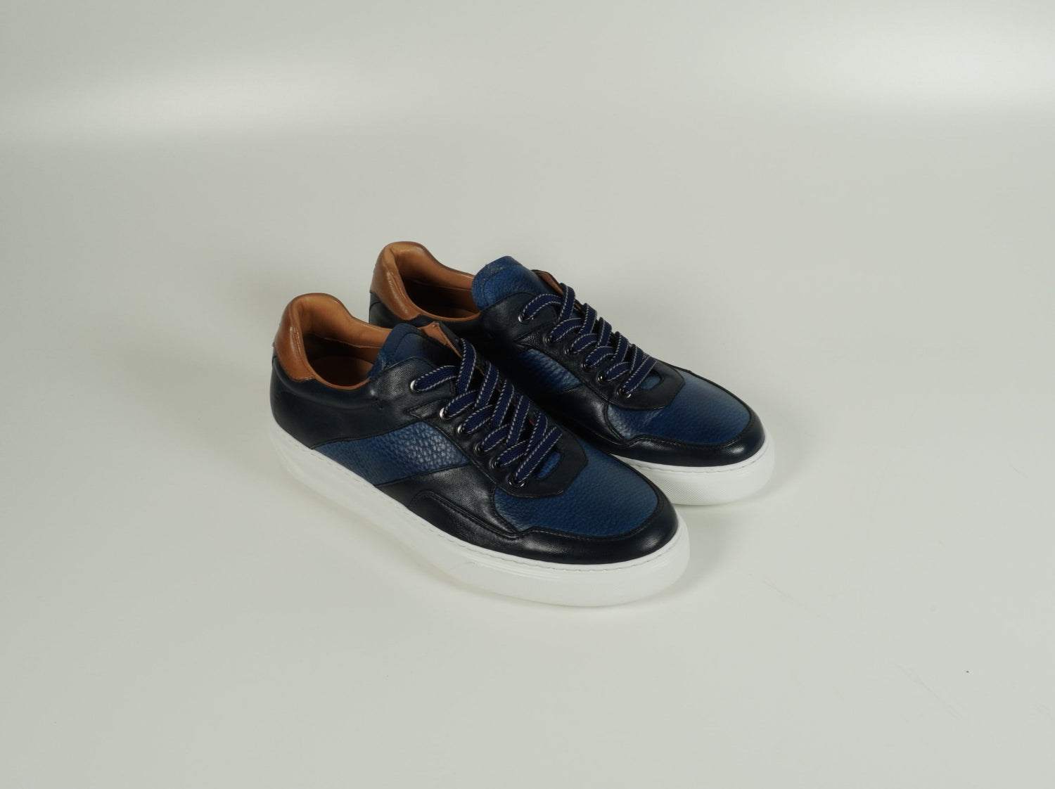 Sneaker Blau