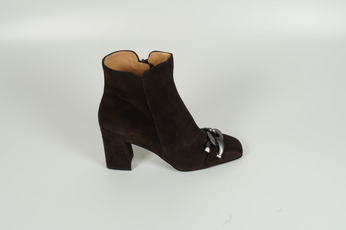 ankle boots brown
