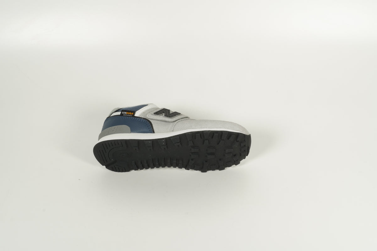 Baskets grises enfant