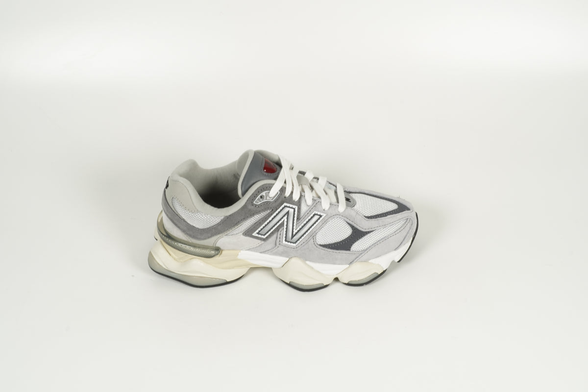 Sneaker 9060 Grau