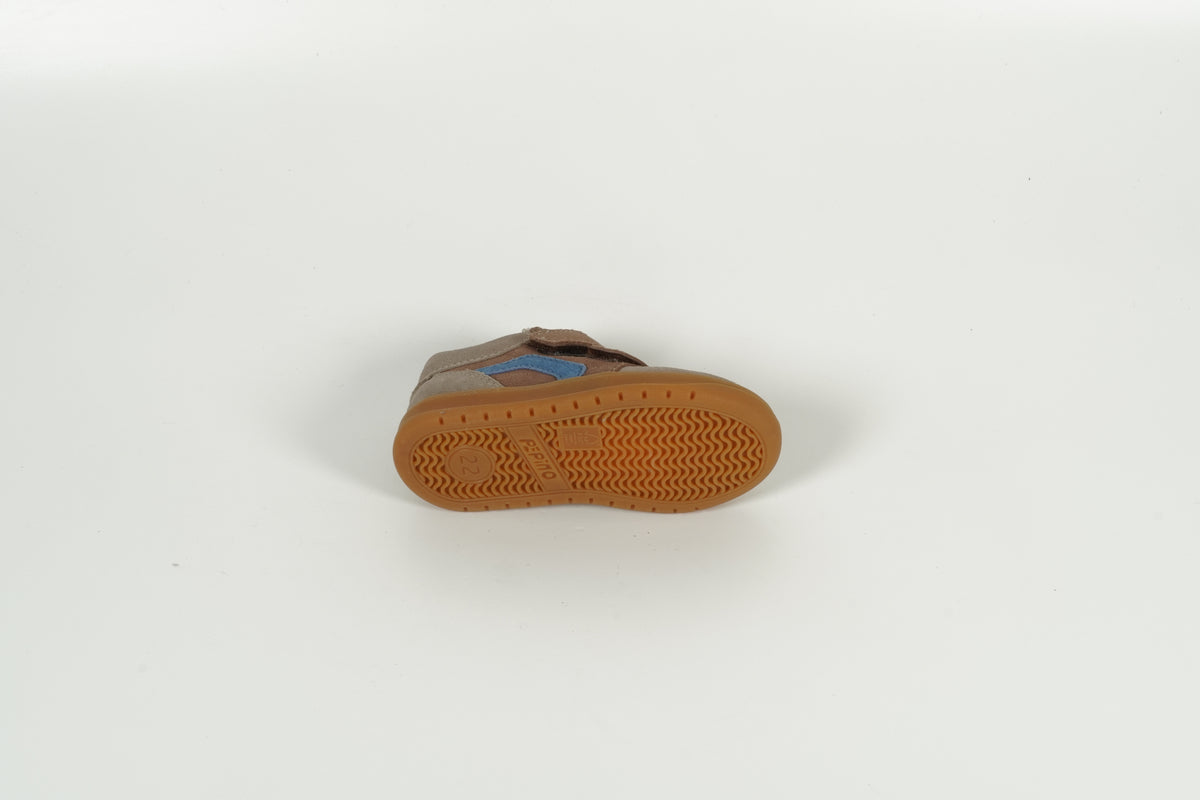 Training running shoe beige