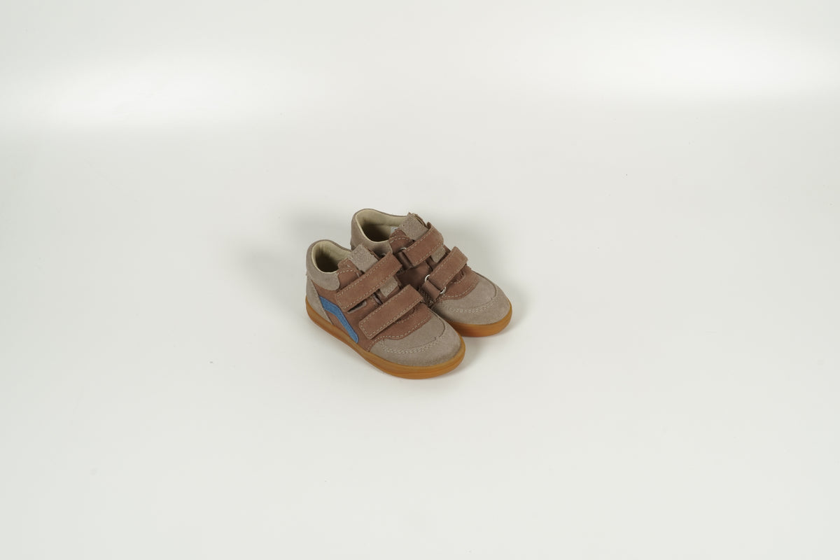 Training running shoe beige