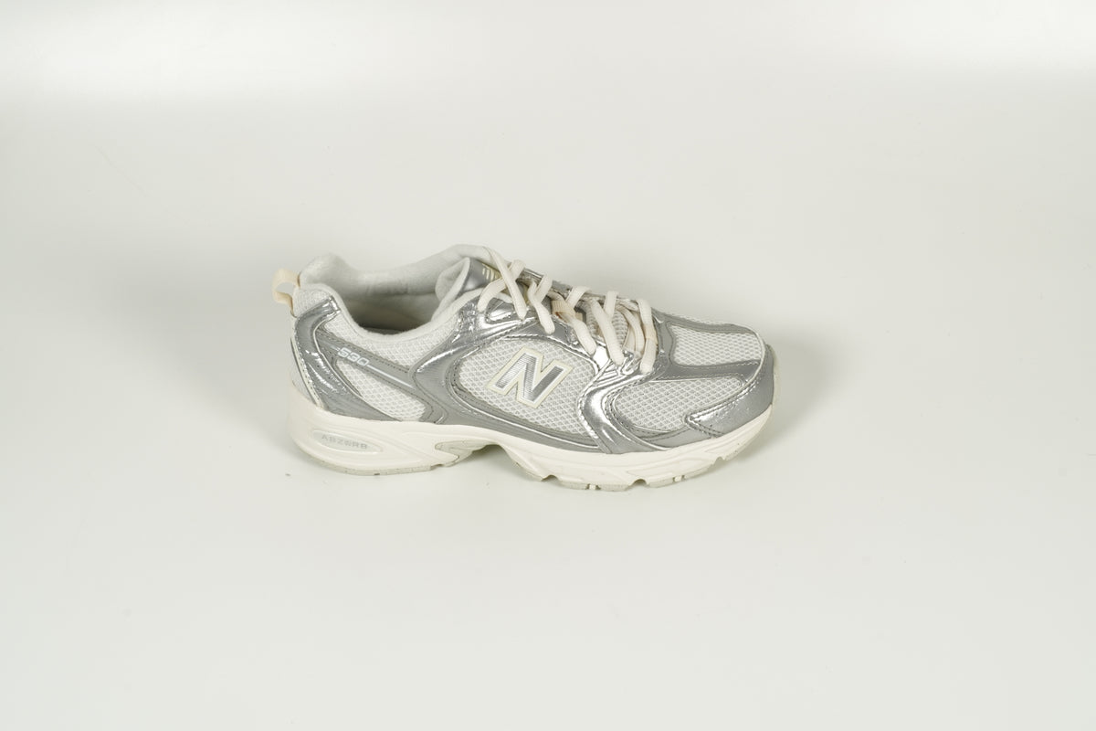 Sneaker U530 Silber