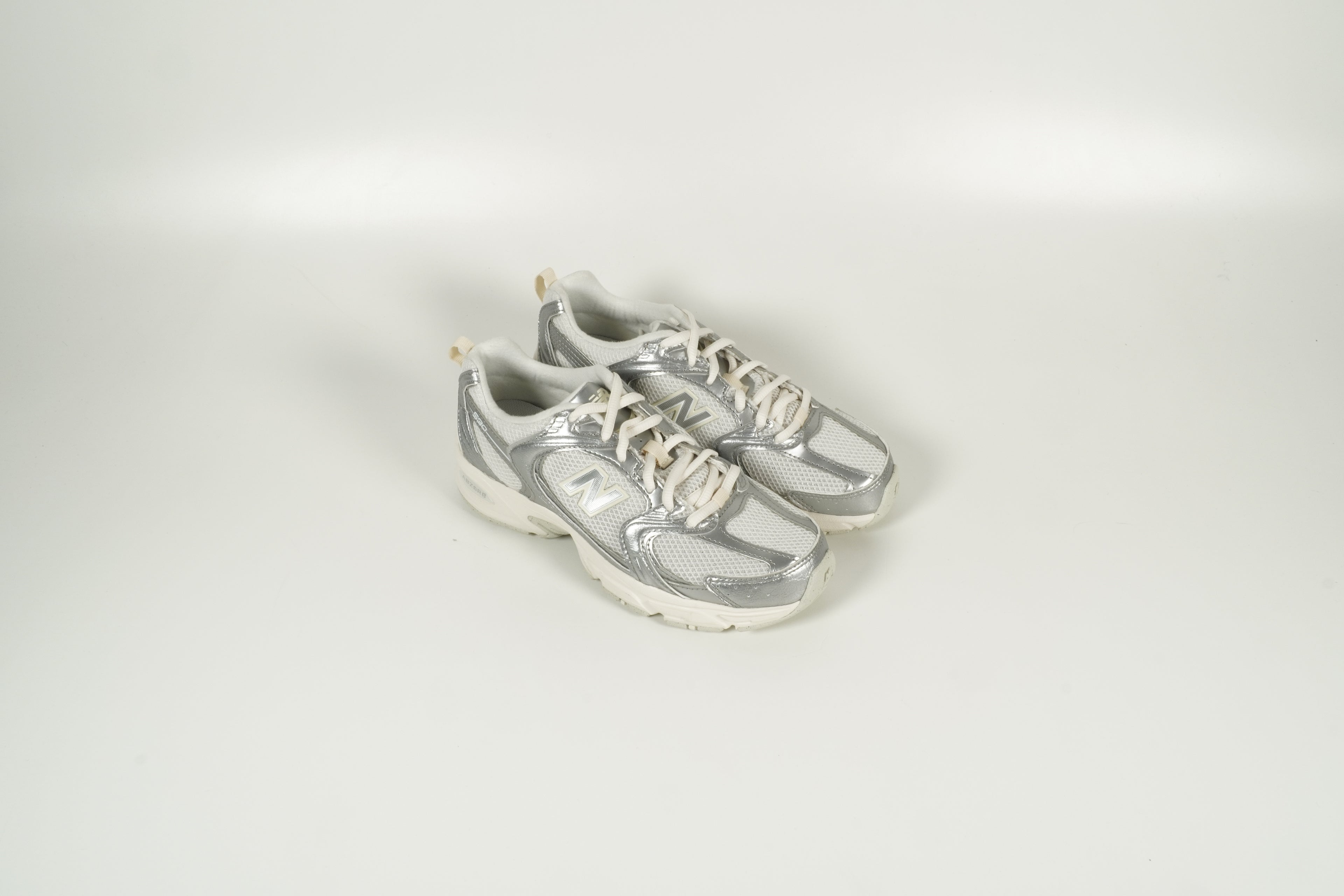Sneaker U530 Silber