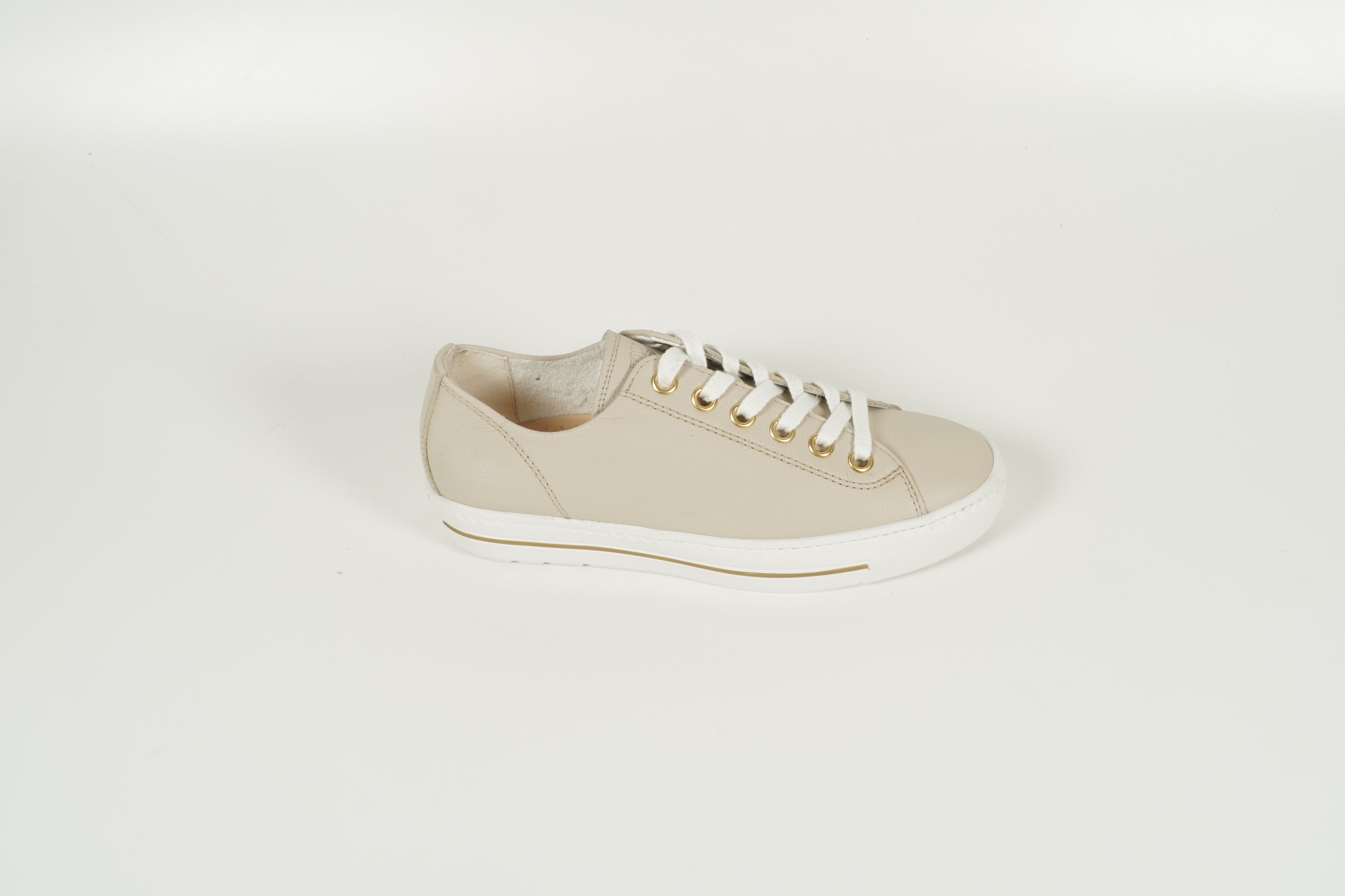 Baskets beiges