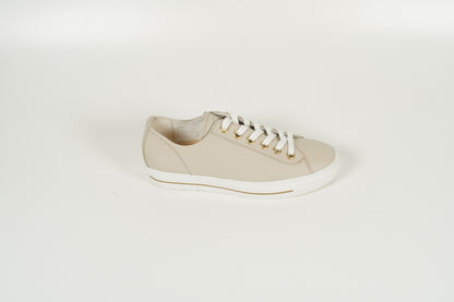 Baskets beiges