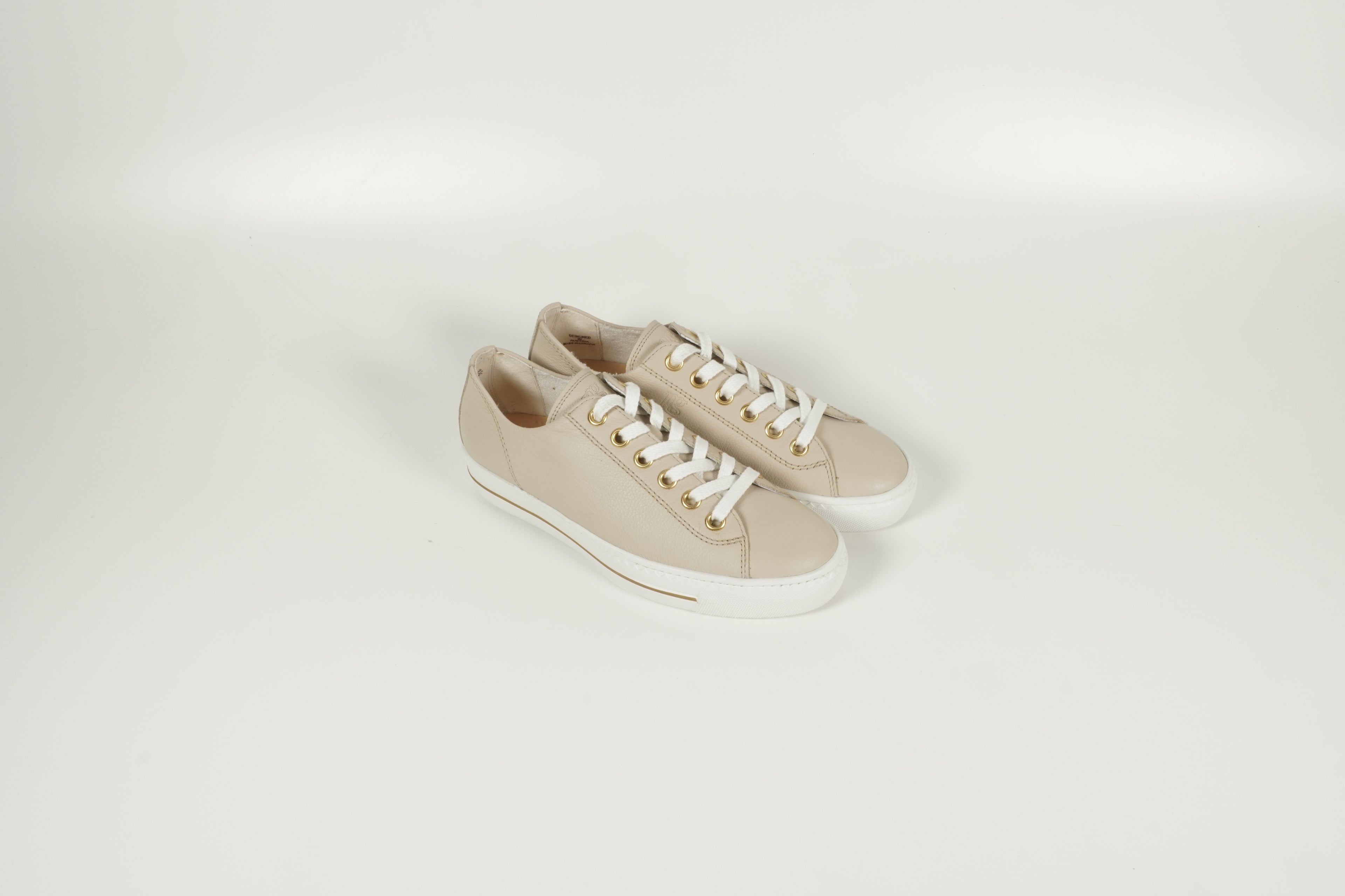 Baskets beiges