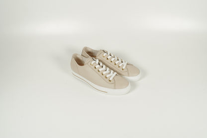Baskets beiges
