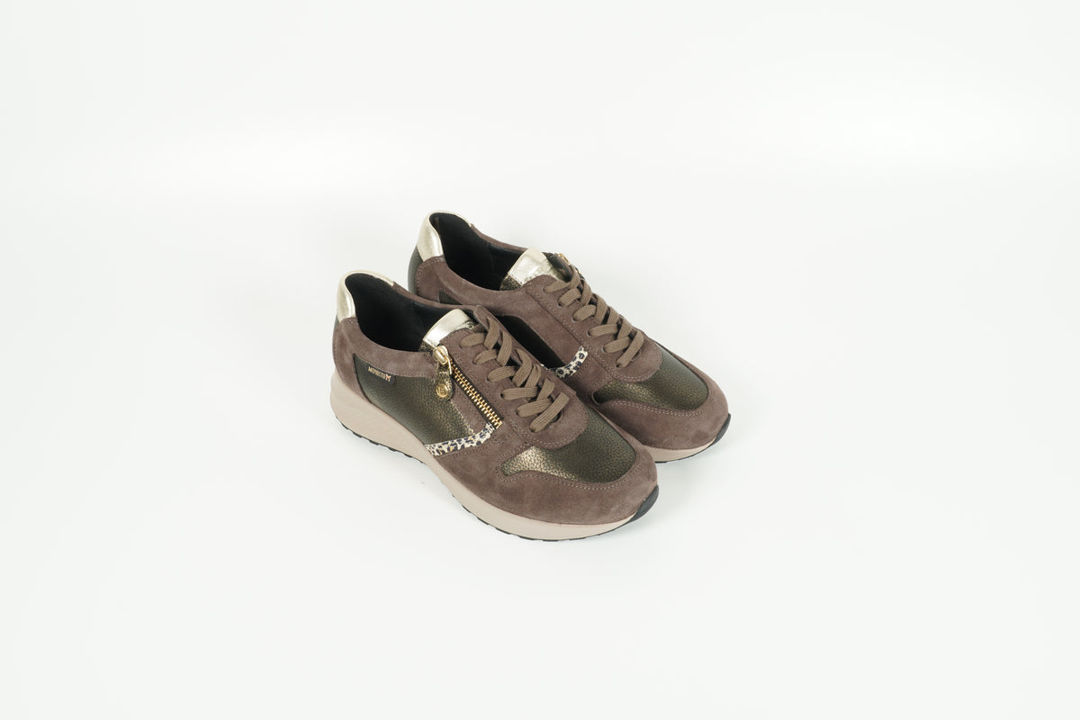 Kim Braun sneakers