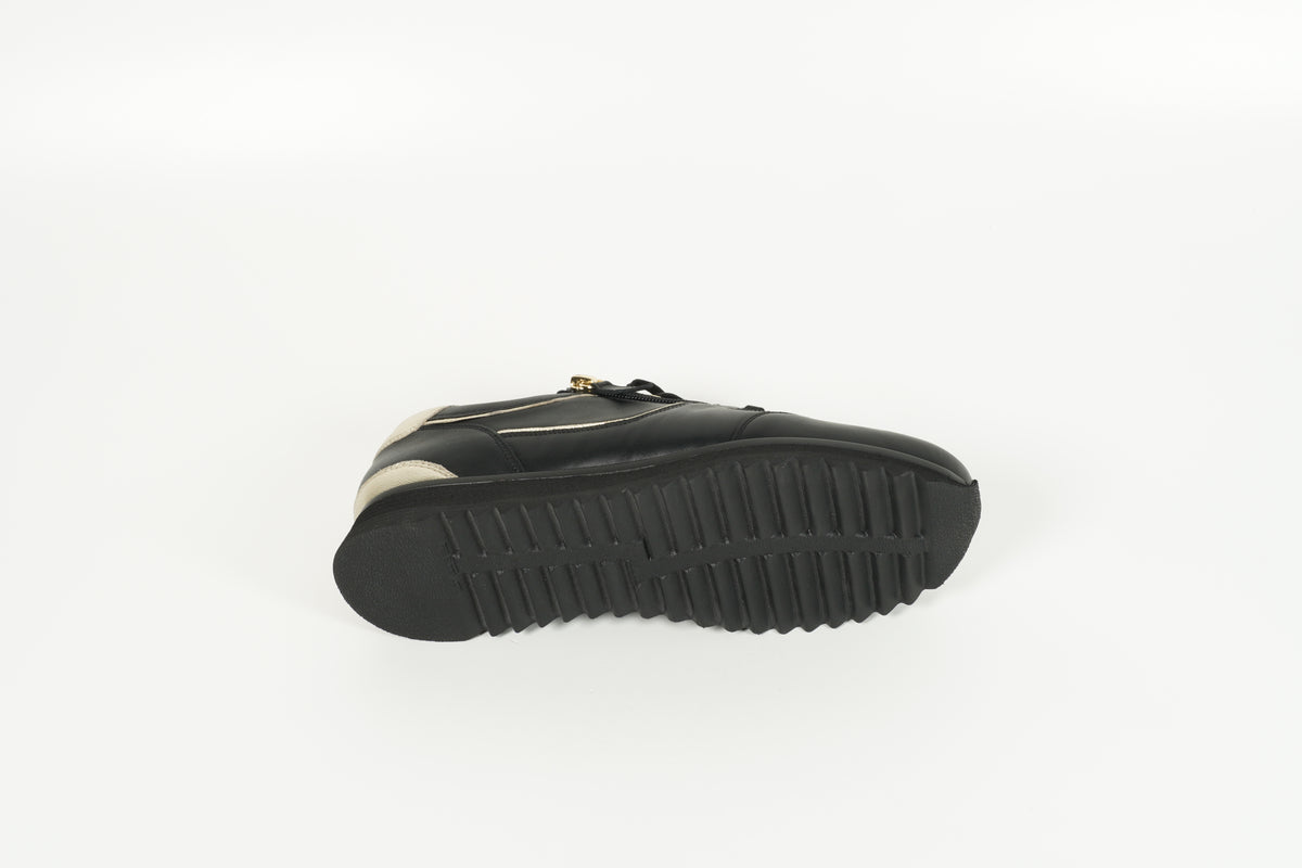 Sneaker Schwarz