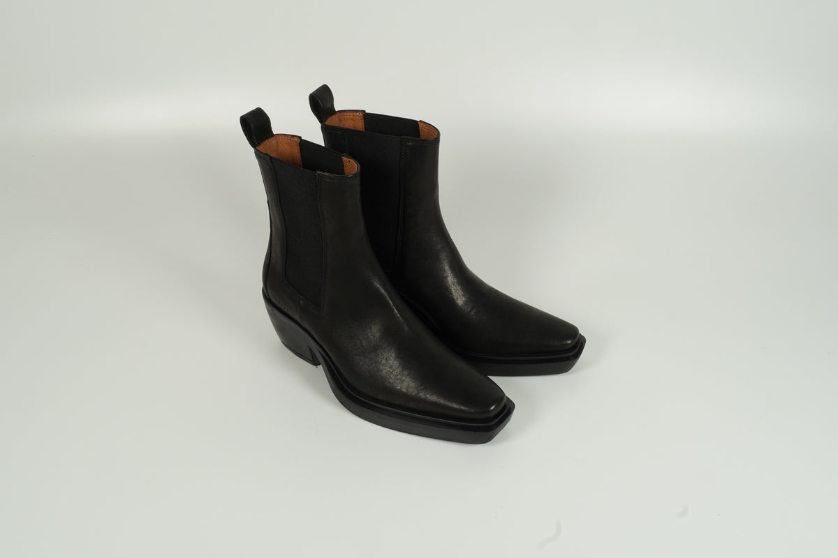 Boot Black