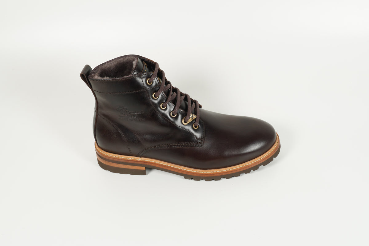 Boot Braun